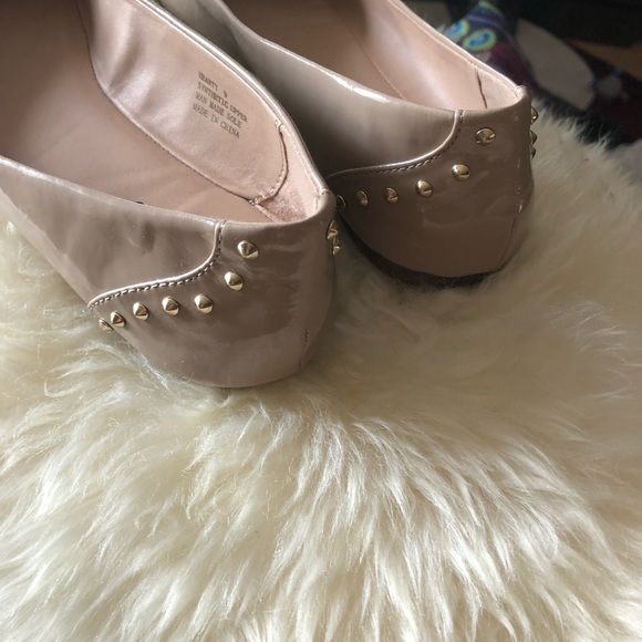 Size 9 Zigisoho tan flats - Picture 5 of 7